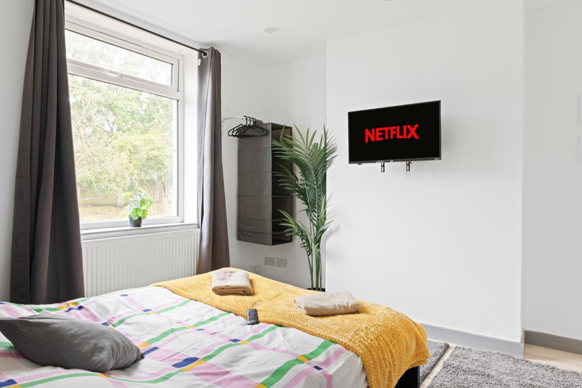 Stanion Luxurious 3 Bedroom Modern House Northamptonshire, Double, Twins, Single, Free Parking, Free Wi-Fi, Pets, Up To 8 Sleeps, 4 Smart Tvs Corby Exterior foto