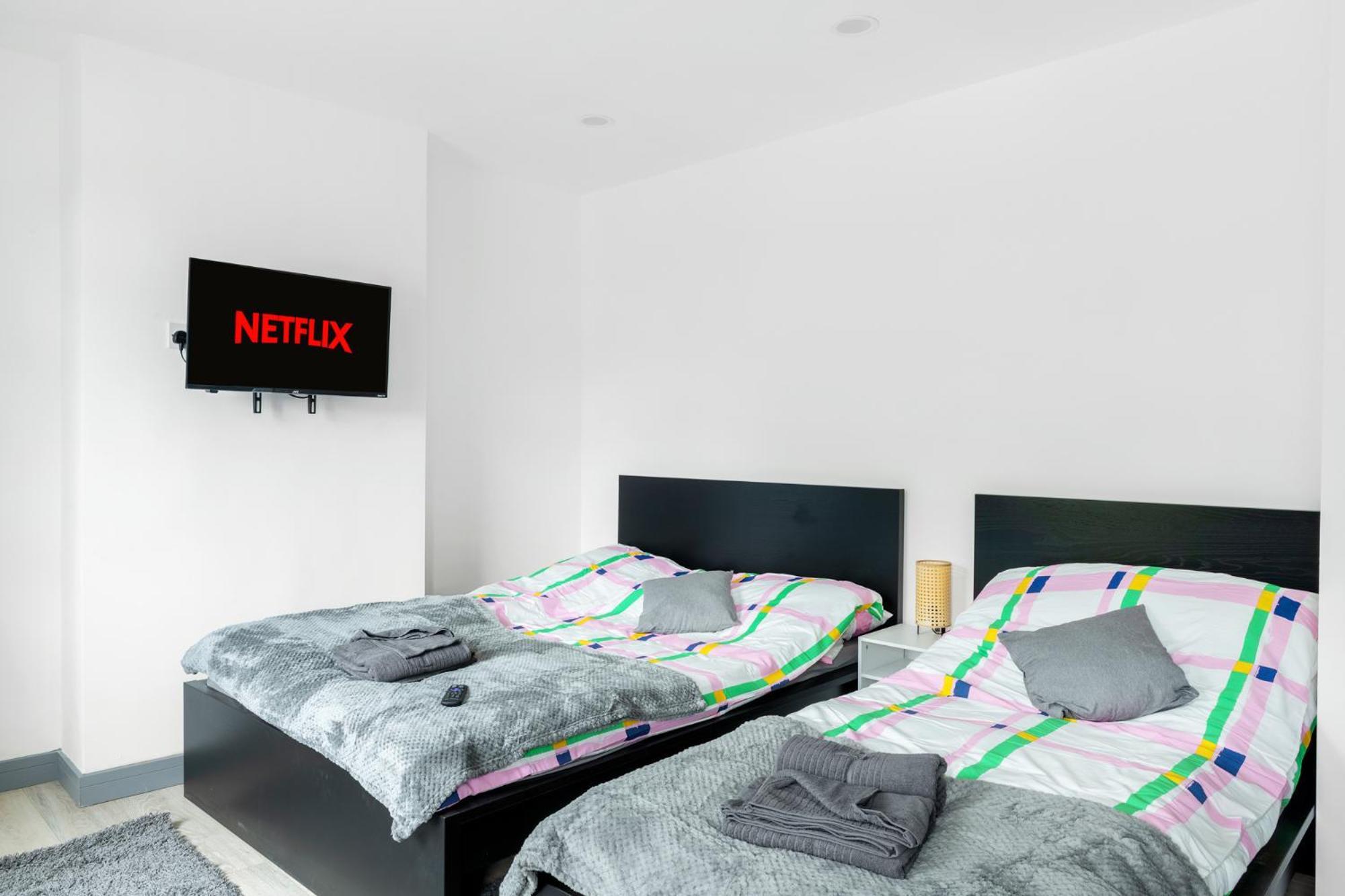Stanion Luxurious 3 Bedroom Modern House Northamptonshire, Double, Twins, Single, Free Parking, Free Wi-Fi, Pets, Up To 8 Sleeps, 4 Smart Tvs Corby Exterior foto