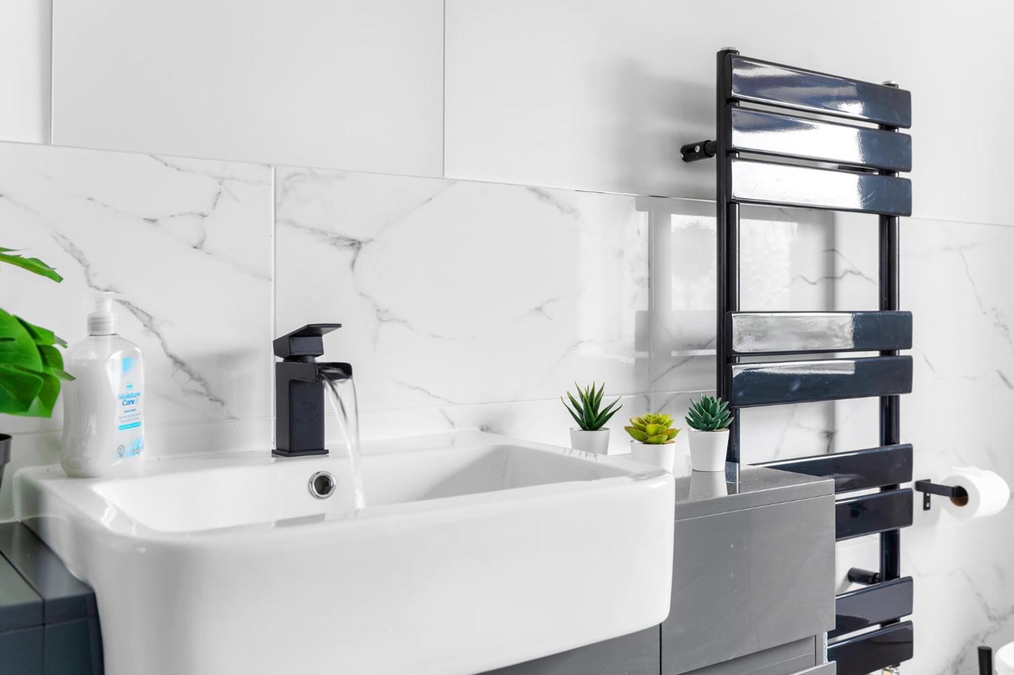Stanion Luxurious 3 Bedroom Modern House Northamptonshire, Double, Twins, Single, Free Parking, Free Wi-Fi, Pets, Up To 8 Sleeps, 4 Smart Tvs Corby Exterior foto