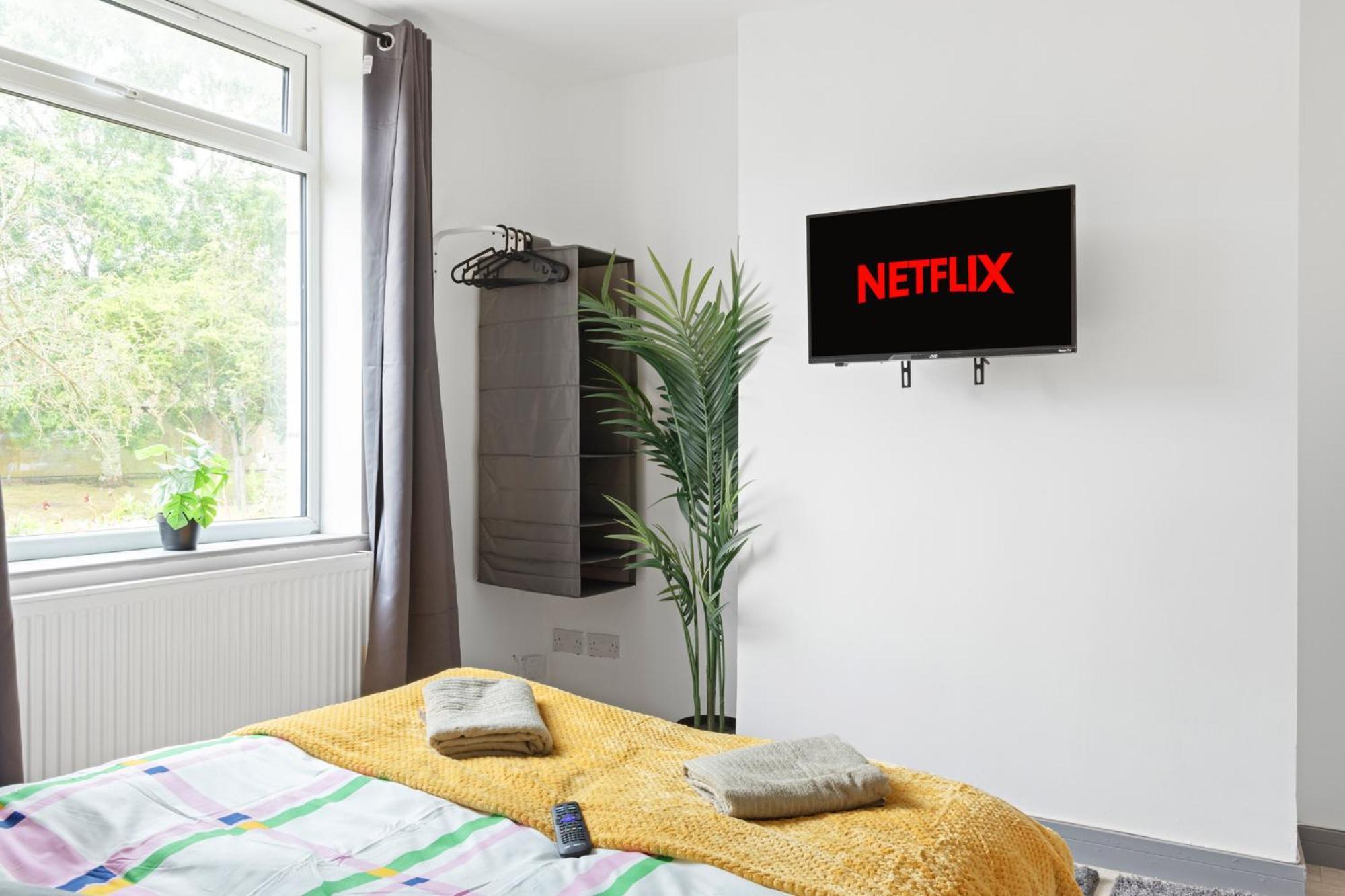 Stanion Luxurious 3 Bedroom Modern House Northamptonshire, Double, Twins, Single, Free Parking, Free Wi-Fi, Pets, Up To 8 Sleeps, 4 Smart Tvs Corby Exterior foto